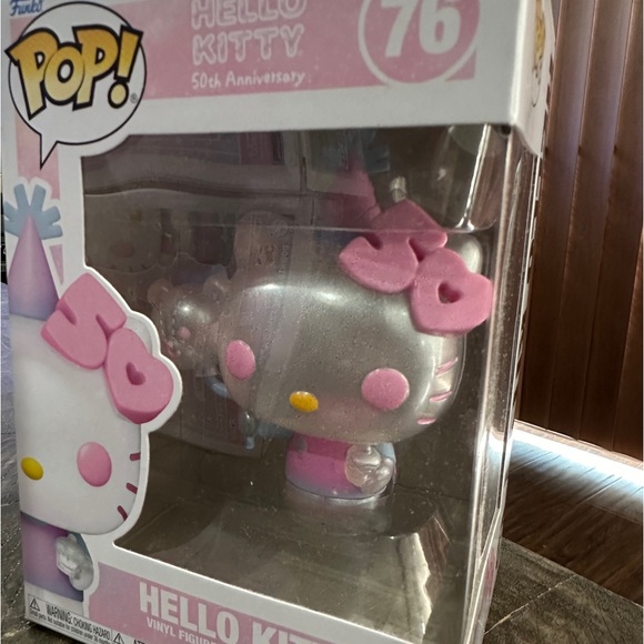 NIB Hello Kitty with Balloon 50th Anniversary Funko Pop - Picture 2 of 8